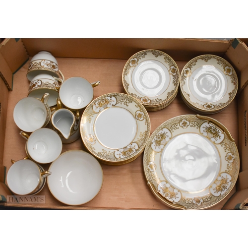 926 - A JAPANESE NORITAKE PORCELAIN SERVICE. Largest 22cm wide. (qty)