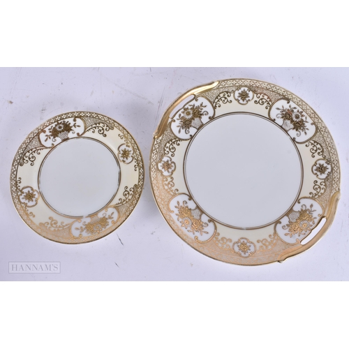 926 - A JAPANESE NORITAKE PORCELAIN SERVICE. Largest 22cm wide. (qty)