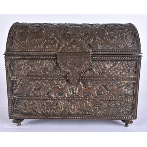 929 - AN 18TH/19TH CENTURY EUROPEAN BRONZE CASKET. 15 cm x 12 cm.