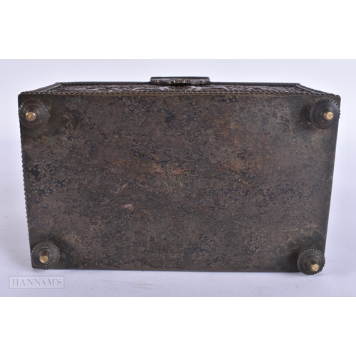 929 - AN 18TH/19TH CENTURY EUROPEAN BRONZE CASKET. 15 cm x 12 cm.