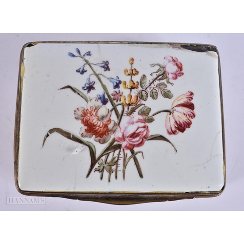 933 - AN 18TH CENTURY ENGLISH ENAMELLED BOX. 7.5 cm x 5.5 cm.