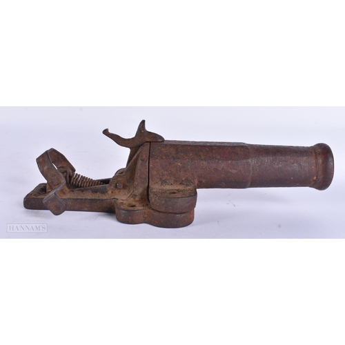 938 - A VERY RARE ANTIQUE CAST IRON PISTOL TRAP together with a smaller antique pistol. Largest 18 cm wide... 