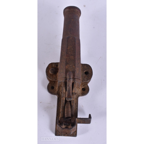 938 - A VERY RARE ANTIQUE CAST IRON PISTOL TRAP together with a smaller antique pistol. Largest 18 cm wide... 