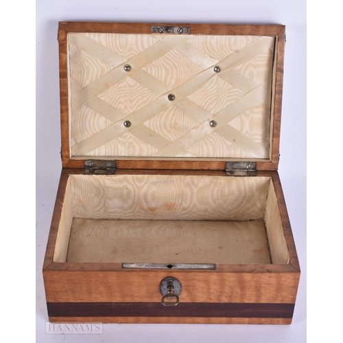 942 - AN ANTIQUE WOODEN BOX. 18 cm x 12 cm.