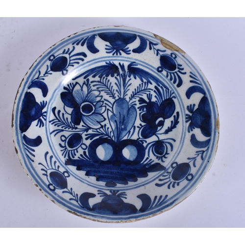 258 - TWO 18TH CENTURY DUTCH DELFT BLUE AND WHITE PLATES. 22 cm wide. (2)