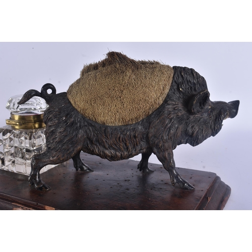 291 - A CHARMING LATE 19TH CENTURY AUSTRIAN COLD PAINTED BRONZE WILD HOG DESK STAND. 26 cm wide.