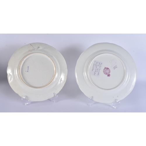 126 - TWO EARLY 19TH CENTURY CHAMBERLAINS WORCESTER ARMORIAL PLATES. 24.5 cm wide. (2)