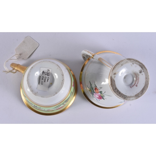 131 - TWO EARLY 19TH CENTURY CHAMBERLAINS WORCESTER CUPS. 8 cm x 10 cm. (2)