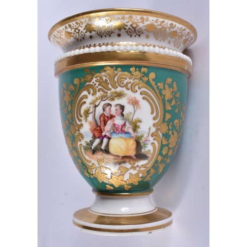 132 - AN EARLY 19TH CENTURY CHAMBERLAINS WORCESTER CUP AND SAUCER painted with lovers on a rich gilt and g... 