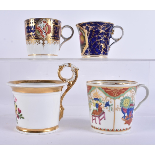136 - FOUR EARLY 19TH CENTURY CHAMBERLAINS WORCESTER CUPS. (4)