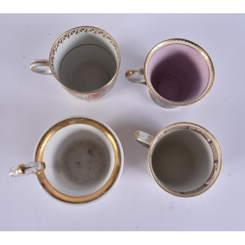 136 - FOUR EARLY 19TH CENTURY CHAMBERLAINS WORCESTER CUPS. (4)