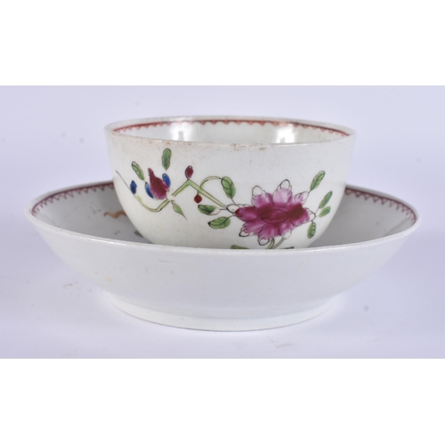 137 - AN 18TH CENTURY ENGLISH PORCELAIN TEABOWL AND SAUCER painted in the Chinese Export style. 12 cm wide... 