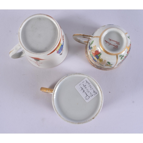 139 - THREE EARLY 19TH CENTURY CHAMBERLAINS WORCESTER CUPS. (3)