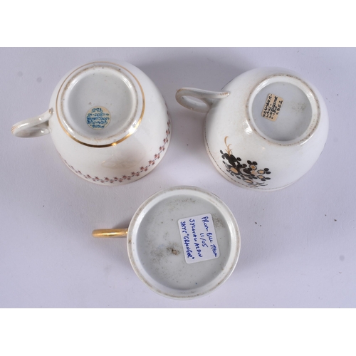 140 - ELEVEN EARLY 19TH CENTURY CHAMBERLAIN WORCESTER COFFEE CUPS. (11)