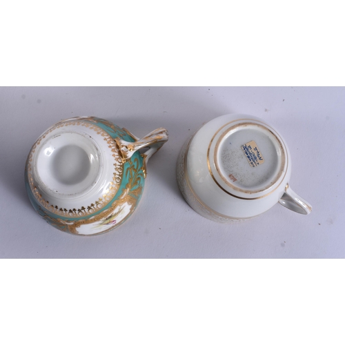 140 - ELEVEN EARLY 19TH CENTURY CHAMBERLAIN WORCESTER COFFEE CUPS. (11)