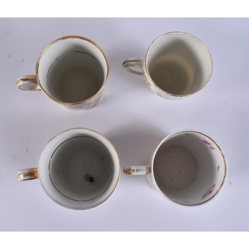 147 - ELEVEN EARLY 19TH CENTURY CHAMBERLAINS WORCESTER CUPS. (11)
