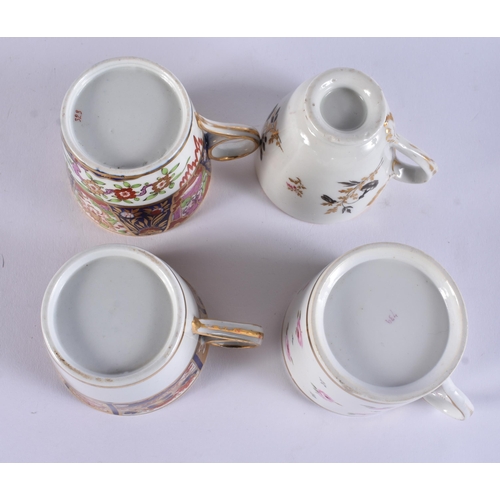 147 - ELEVEN EARLY 19TH CENTURY CHAMBERLAINS WORCESTER CUPS. (11)