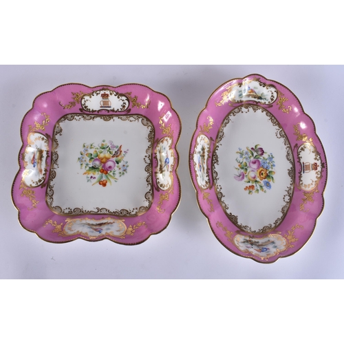 148 - FOUR FINE EARLY 19TH CENTURY COALPORT ARMORIAL PORCELAIN DISHES. Largest 27 cm wide. (4)