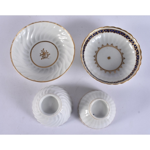 177 - FIVE EARLY 19TH CENTURY CHAMBERLAINS WORCESTER TEABOWLS AND SAUCERS. (10)