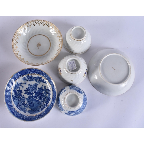 177 - FIVE EARLY 19TH CENTURY CHAMBERLAINS WORCESTER TEABOWLS AND SAUCERS. (10)