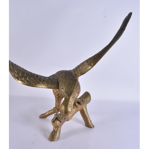 37 - Vintage Brass Eagle Landing On A Branch 5005g. 54 cm x 38 cm.