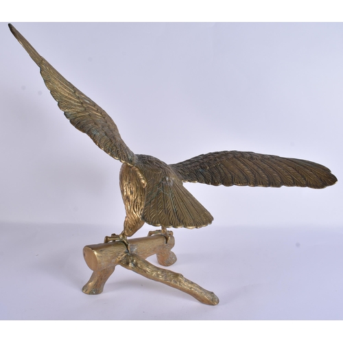 37 - Vintage Brass Eagle Landing On A Branch 5005g. 54 cm x 38 cm.