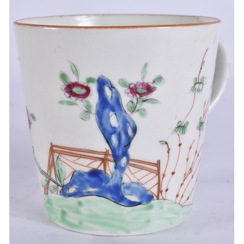 55 - AN UNUSUAL EARLY 19TH CENTURY CHAMBERLAINS WORCESTER CUP AND SAUCER painted in the Chinese Export ma... 