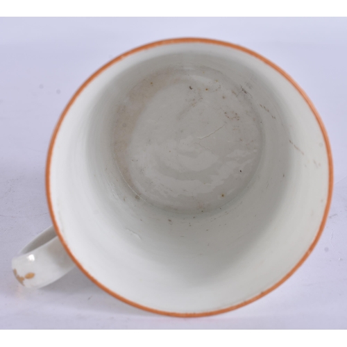 55 - AN UNUSUAL EARLY 19TH CENTURY CHAMBERLAINS WORCESTER CUP AND SAUCER painted in the Chinese Export ma... 