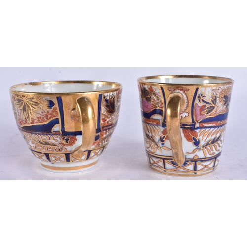 56 - AN EARLY 19TH CENTURY CHAMBERLAINS WORCESTER TRIO painted with imari gardens. 12 cm wide. (3)