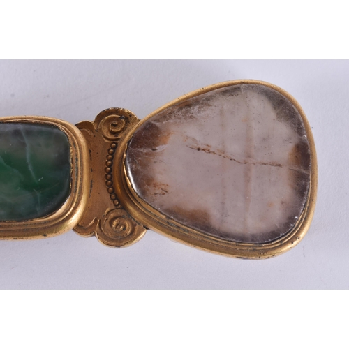 170 - AN 18TH/19TH CENTURY CHINESE BRONZE JADEITE, AMETHYST AND SMOKEY QUARTZ BELT BUCKLE. 9 cm wide.
