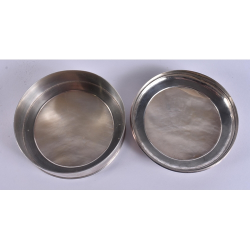 172 - AN 18TH CENTURY CONTINENTAL SILVER AND MOTHER OF PEARL SNUFF BOX AND COVER decorated with figures on... 