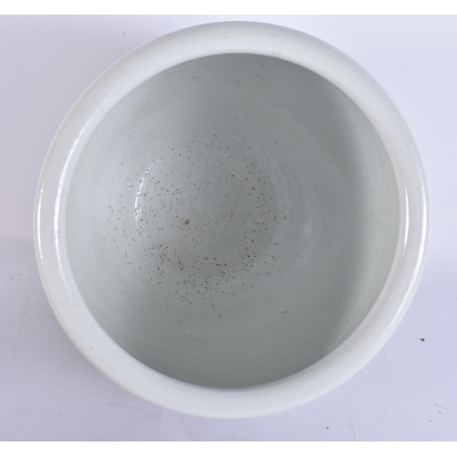 180G - AN EARLY 20TH CENTURY CHINESE FAMILLE ROSE JARDINIERE Late Qing/Republic, of small proportions, pain... 