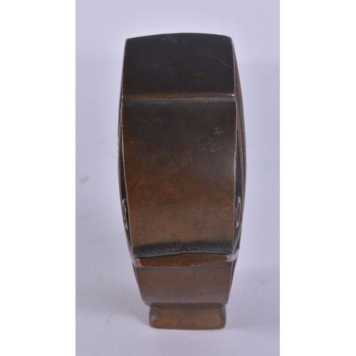 184 - AN UNUSUAL ART DECO BRONZE ELEPHANT PAPERWEIGHT. 8 cm x 6.5 cm.