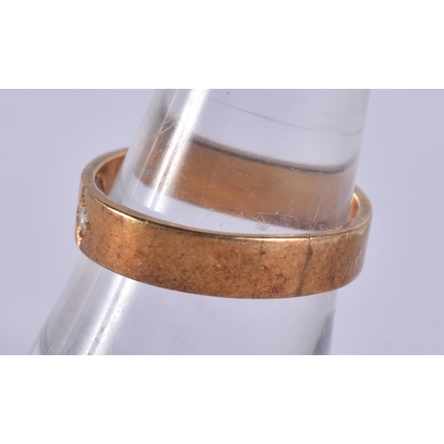 200 - AN 18CT GOLD RING. 4.4 grams.