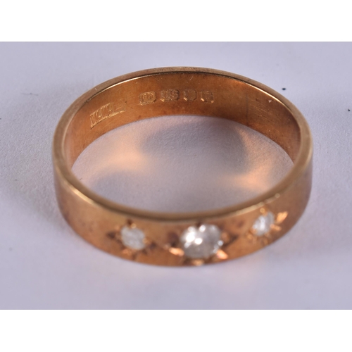 200 - AN 18CT GOLD RING. 4.4 grams.