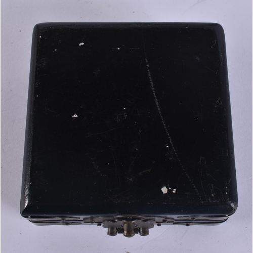 208 - ASSORTED CHINESE AND JAPANESE COLLECTABLES. (qty)