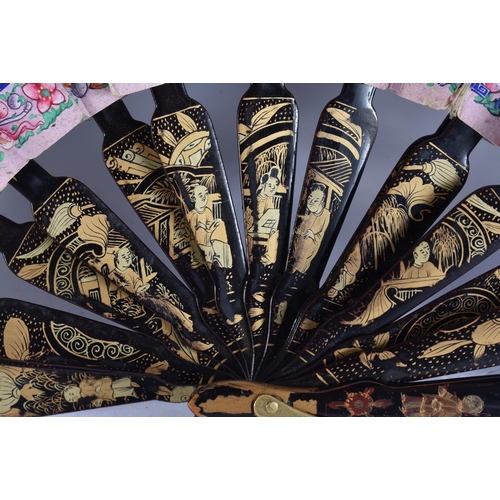 20B - AN UNUSUALLY SMALL EARLY 19TH CENTURY CHINESE EXPORT WATERCOLOUR AND BLACK LACQUER FAN Qing. 32 CM W... 