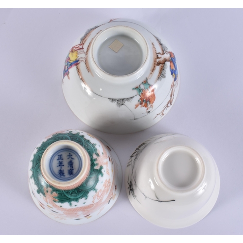 20C - AN 18TH CENTURY CHINESE EXPORT FAMILLE ROSE PORCELAIN BOWL Qianlong, together with two teabowls. Lar... 