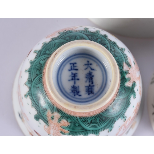 20C - AN 18TH CENTURY CHINESE EXPORT FAMILLE ROSE PORCELAIN BOWL Qianlong, together with two teabowls. Lar... 