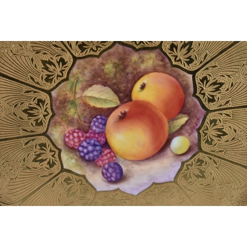250 - A PAIR OF ROYAL WORCESTER FRUIT PAINTED PORCELAIN PLATES by Reed. 25 cm wide.