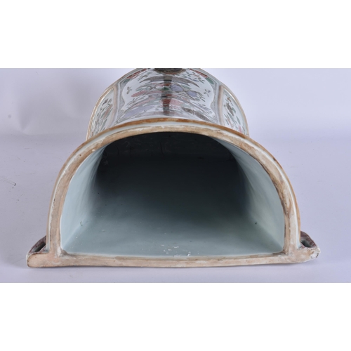 262 - A LARGE 19TH CENTURY FRENCH SAMSONS OF PARIS PORCELAIN CISTERN modelled in the Chinese Kangxi manner... 