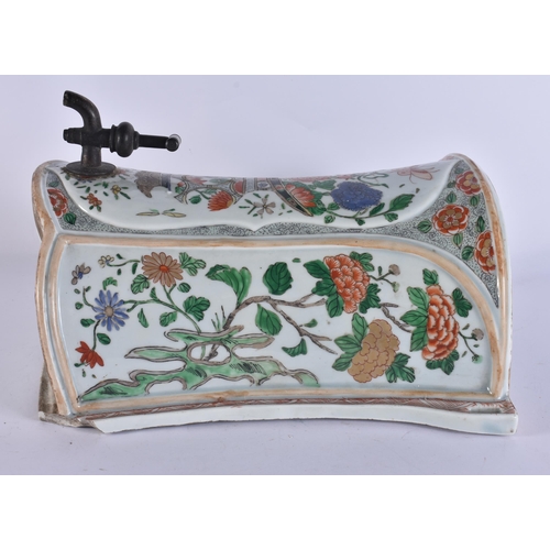 262 - A LARGE 19TH CENTURY FRENCH SAMSONS OF PARIS PORCELAIN CISTERN modelled in the Chinese Kangxi manner... 