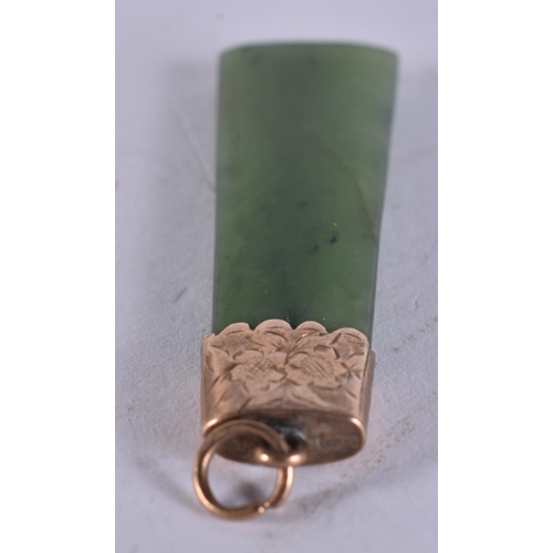 283 - A 9CT GOLD MOUNTED JADE PENDANT. 5 grams. 4.75 cm x 1.25 cm.