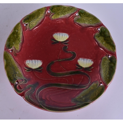 311 - AN EARLY 20TH CENTURY VILLEROY & BOCH POTTERY PART DESSERT SERVICE. Largest 22 cm wide. (8)