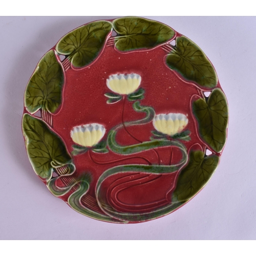 311 - AN EARLY 20TH CENTURY VILLEROY & BOCH POTTERY PART DESSERT SERVICE. Largest 22 cm wide. (8)