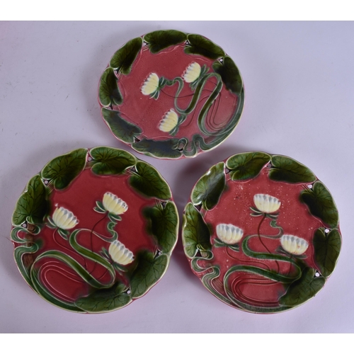 311 - AN EARLY 20TH CENTURY VILLEROY & BOCH POTTERY PART DESSERT SERVICE. Largest 22 cm wide. (8)