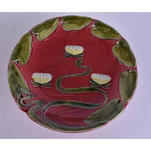 311 - AN EARLY 20TH CENTURY VILLEROY & BOCH POTTERY PART DESSERT SERVICE. Largest 22 cm wide. (8)