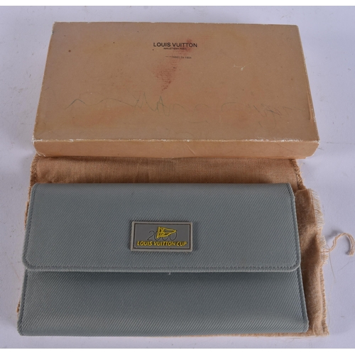 368 - A LOUIS VUITTON PURSE. 10 cm x 18.5 cm.