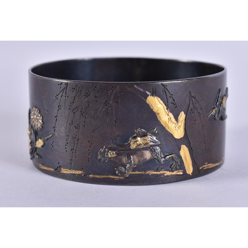 40G - A 19TH CENTURY JAPANESE MEIJI PERIOD ONLAID BRONZE NAPKIN RING decorated with birds and flowers. 5 c... 