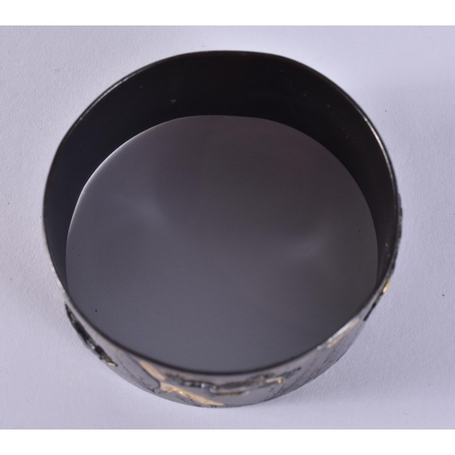 40G - A 19TH CENTURY JAPANESE MEIJI PERIOD ONLAID BRONZE NAPKIN RING decorated with birds and flowers. 5 c... 